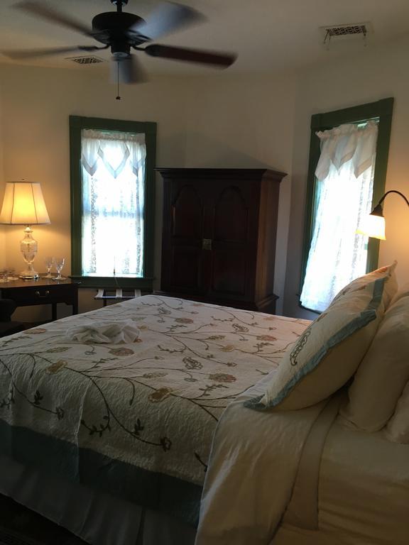 Parsonage Inn Bed And Breakfast 세인트 마이클스 외부 사진