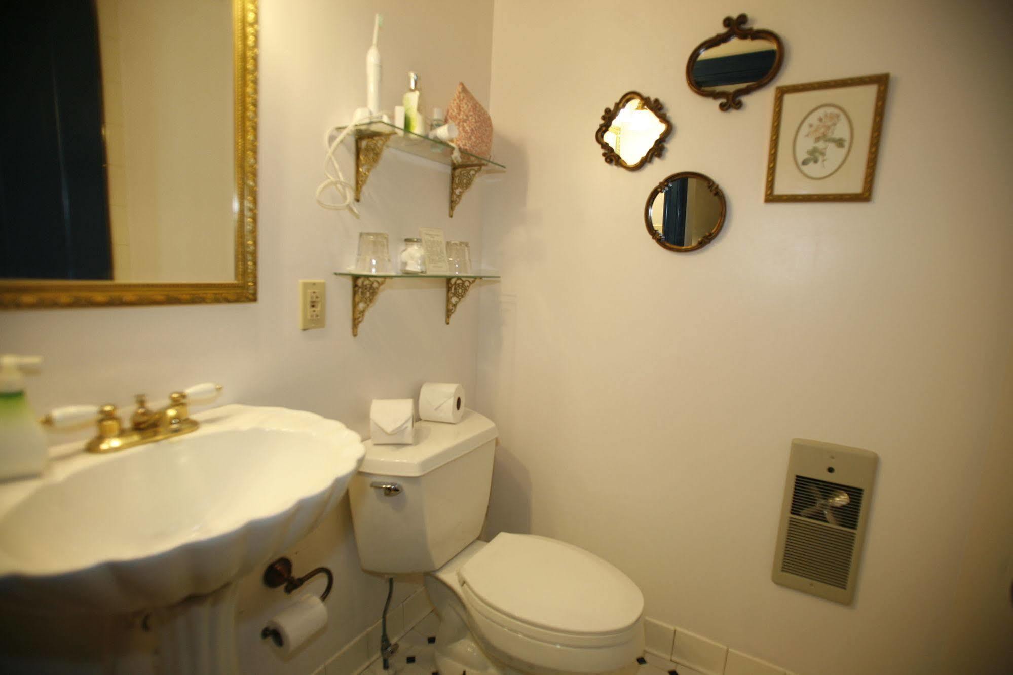 Parsonage Inn Bed And Breakfast 세인트 마이클스 외부 사진